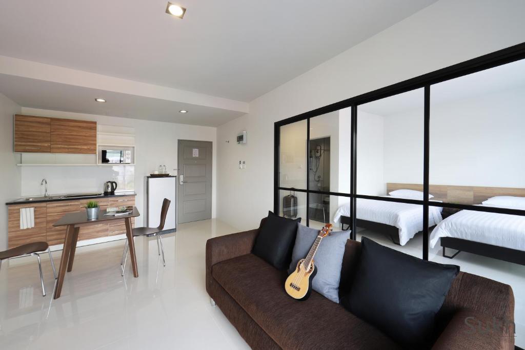 Sukh Serviced Apartment - Family Room With Balcony
