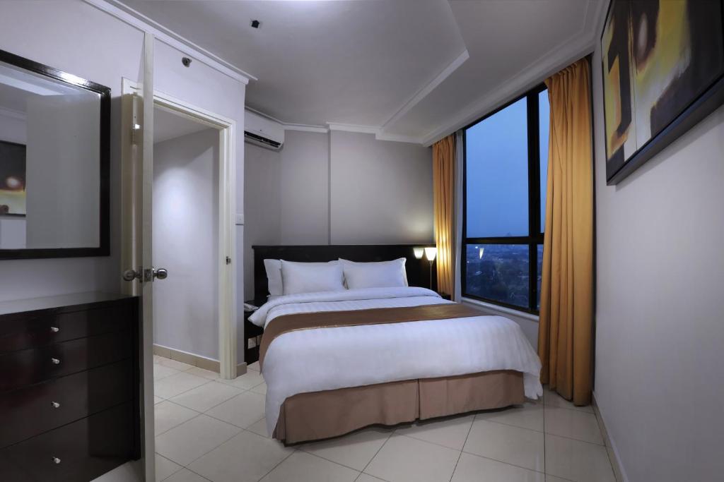 Postel nebo postele na pokoji v ubytování Horison Ultima Suite & Residences Rasuna Jakarta