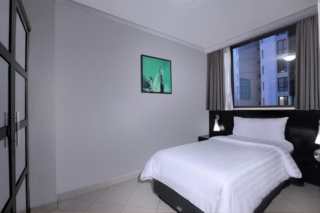 Postel nebo postele na pokoji v ubytování Horison Ultima Suite & Residences Rasuna Jakarta