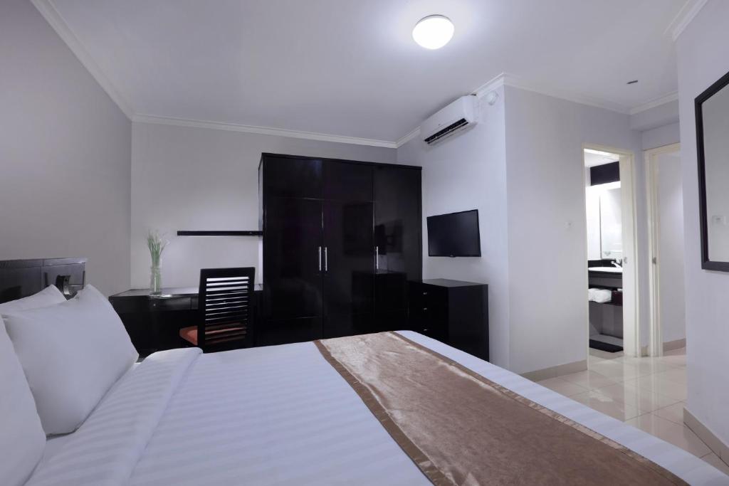 Postel nebo postele na pokoji v ubytování Horison Ultima Suite & Residences Rasuna Jakarta