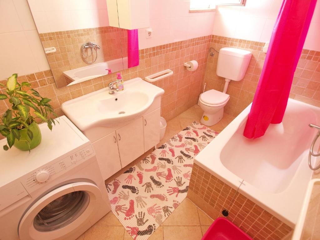 Kúpeľňa v ubytovaní Apartment with 4 Bedrooms 446