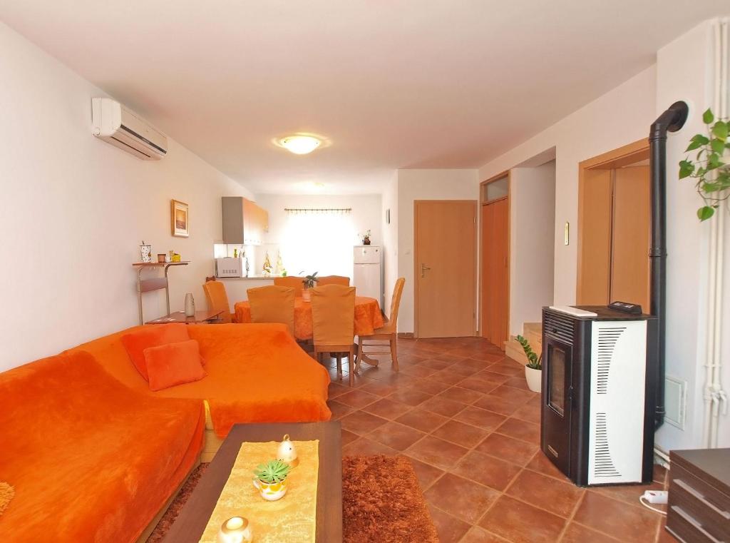 Posedenie v ubytovaní Apartment with 4 Bedrooms 446