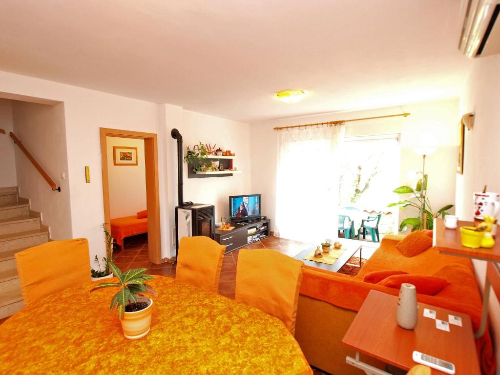 Televízia a/alebo spoločenská miestnosť v ubytovaní Apartment with 4 Bedrooms 446
