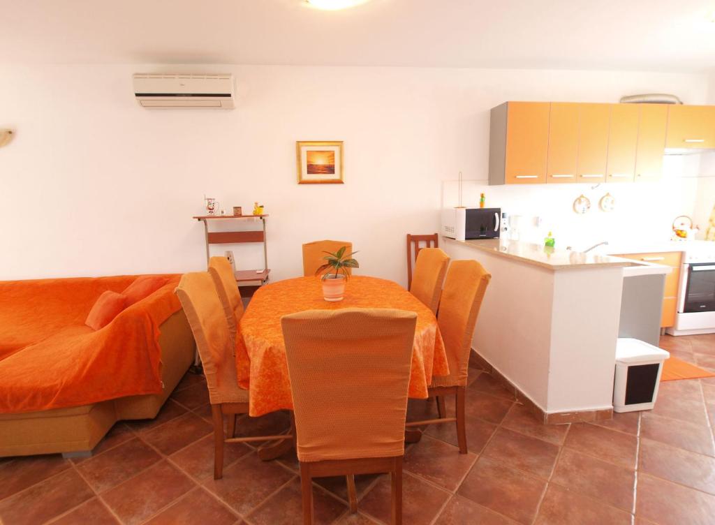 Posedenie v ubytovaní Apartment with 4 Bedrooms 446