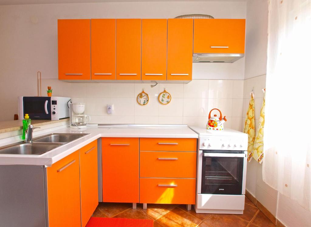 Kuchyňa alebo kuchynka v ubytovaní Apartment with 4 Bedrooms 446