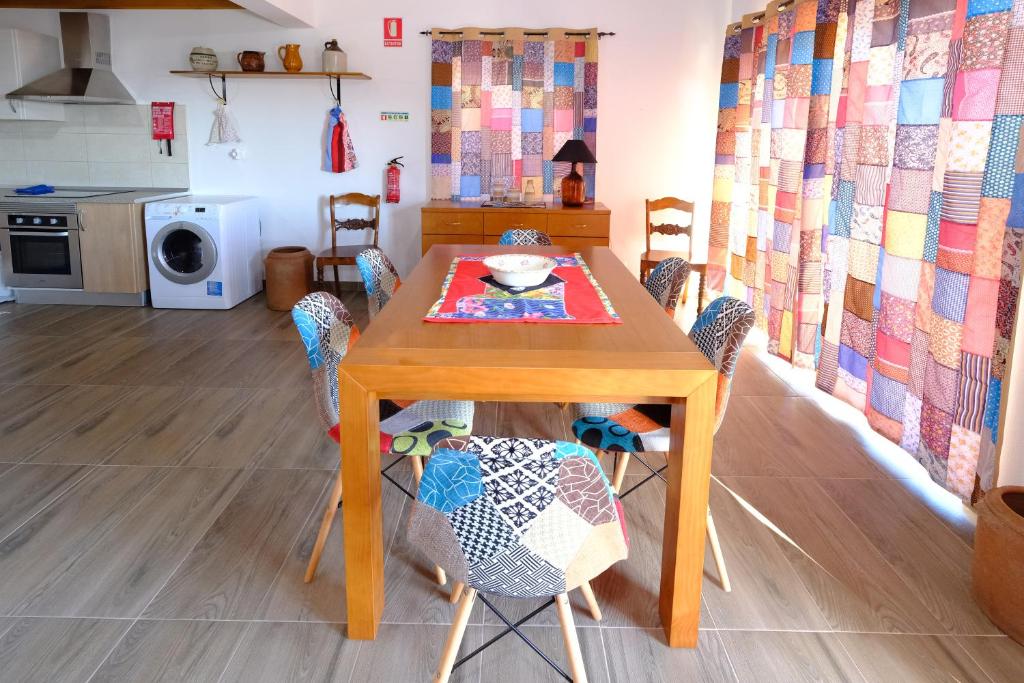 Kuchyň nebo kuchyňský kout v ubytování Quinta do Fragoso