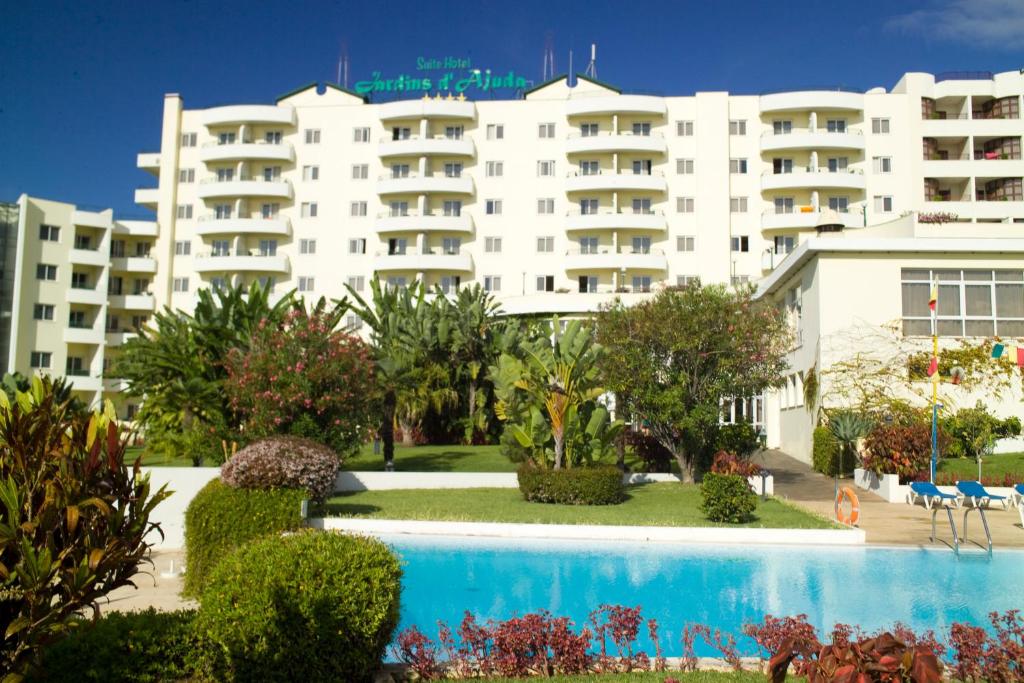 Bazén v ubytování Suite Hotel Jardins Da Ajuda nebo v jeho okolí