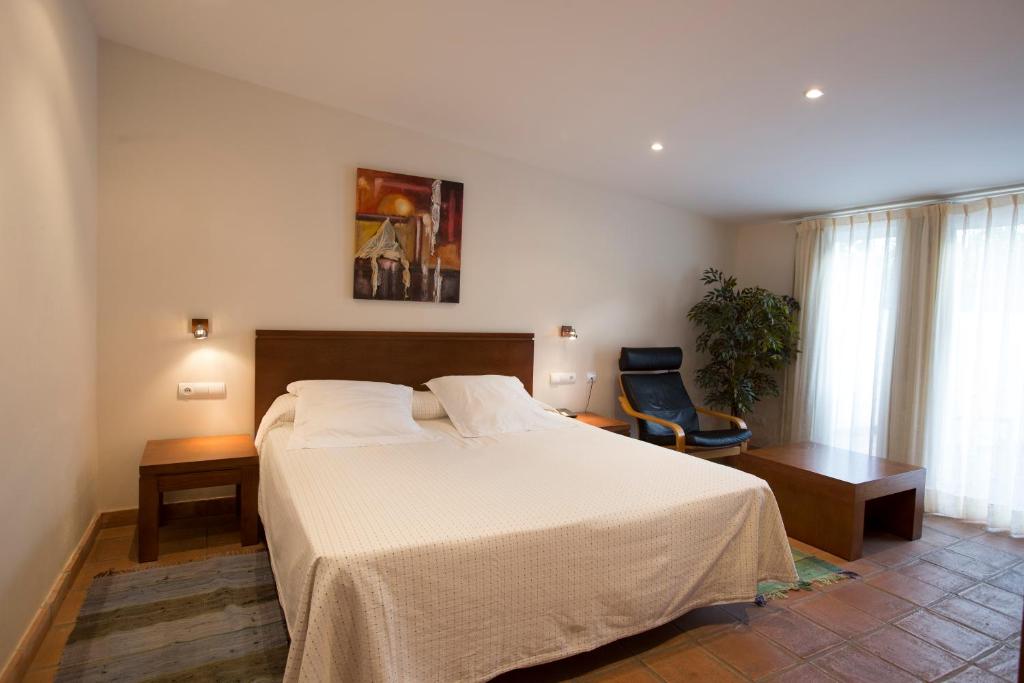 Postel nebo postele na pokoji v ubytování Hotel Cal Naudi