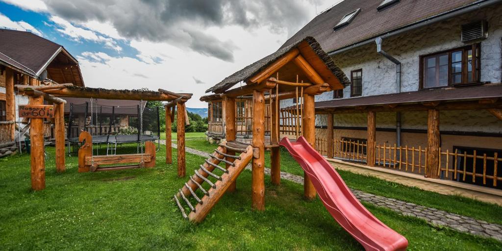 Herní místnost nebo prostor pro děti v ubytování Gazdovský dvor B&B s Mini Wellness