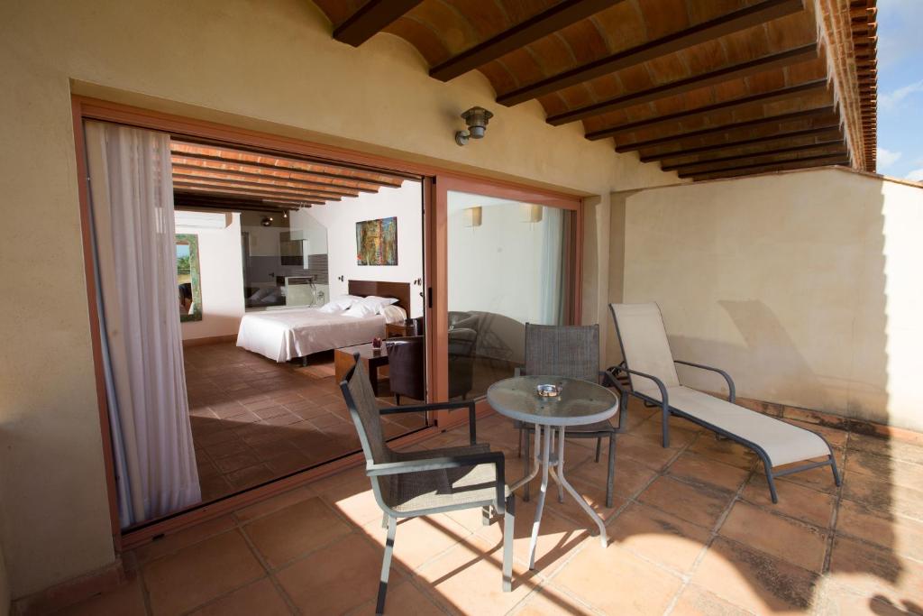Postel nebo postele na pokoji v ubytování Hotel Cal Naudi