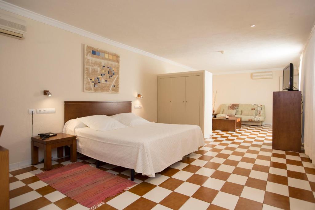Postel nebo postele na pokoji v ubytování Hotel Cal Naudi