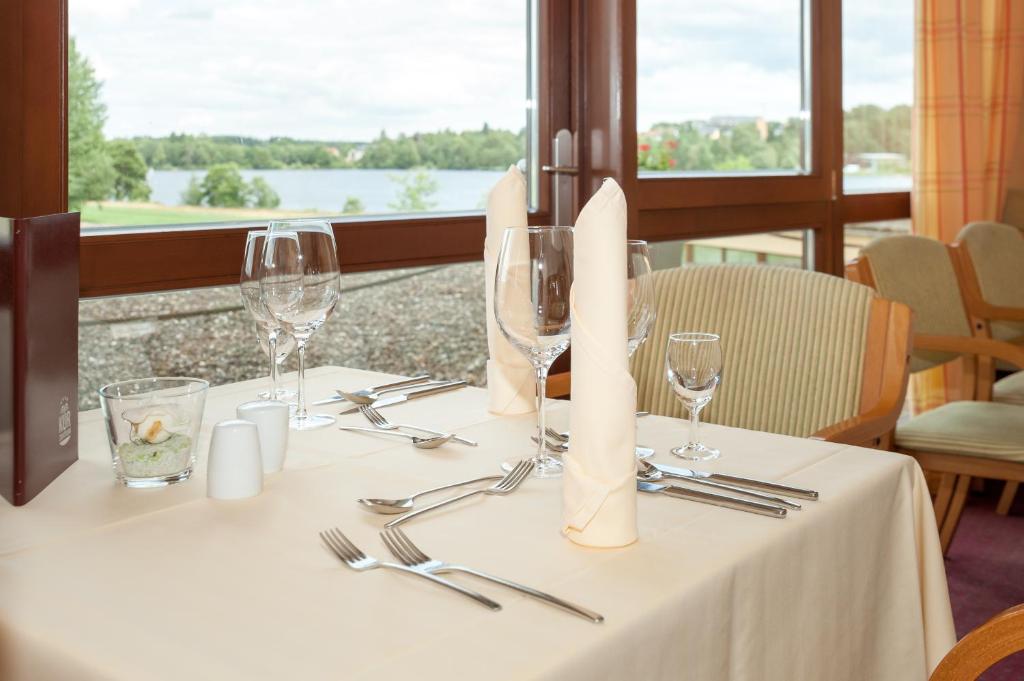 Výhled na řeku, která protéká v blízkosti hotelu