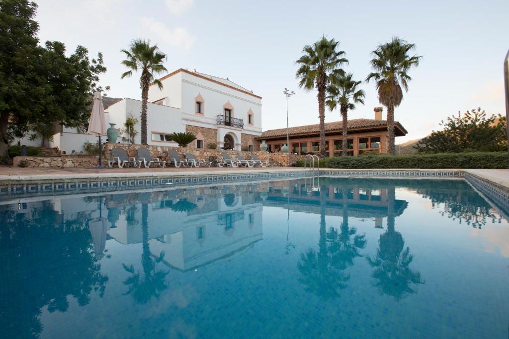 Bazén v ubytování Hotel Cal Naudi nebo v jeho okolí