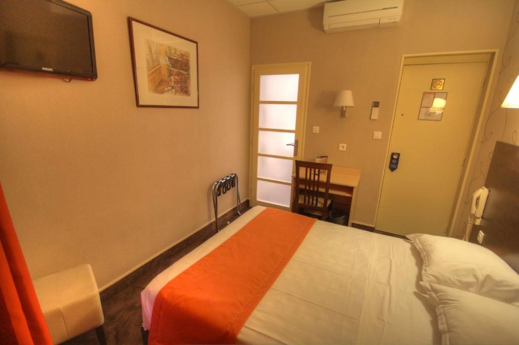 Hôtel Des Trois Gares - Resim 23