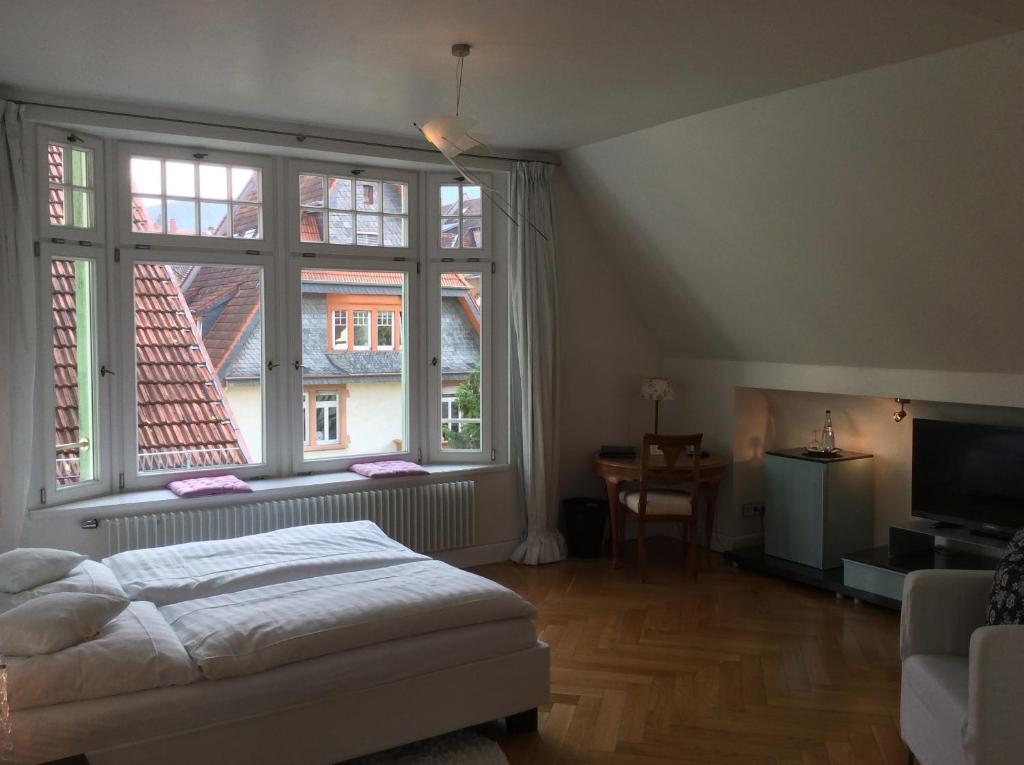 Postel nebo postele na pokoji v ubytování Hotel Heidelberg Astoria