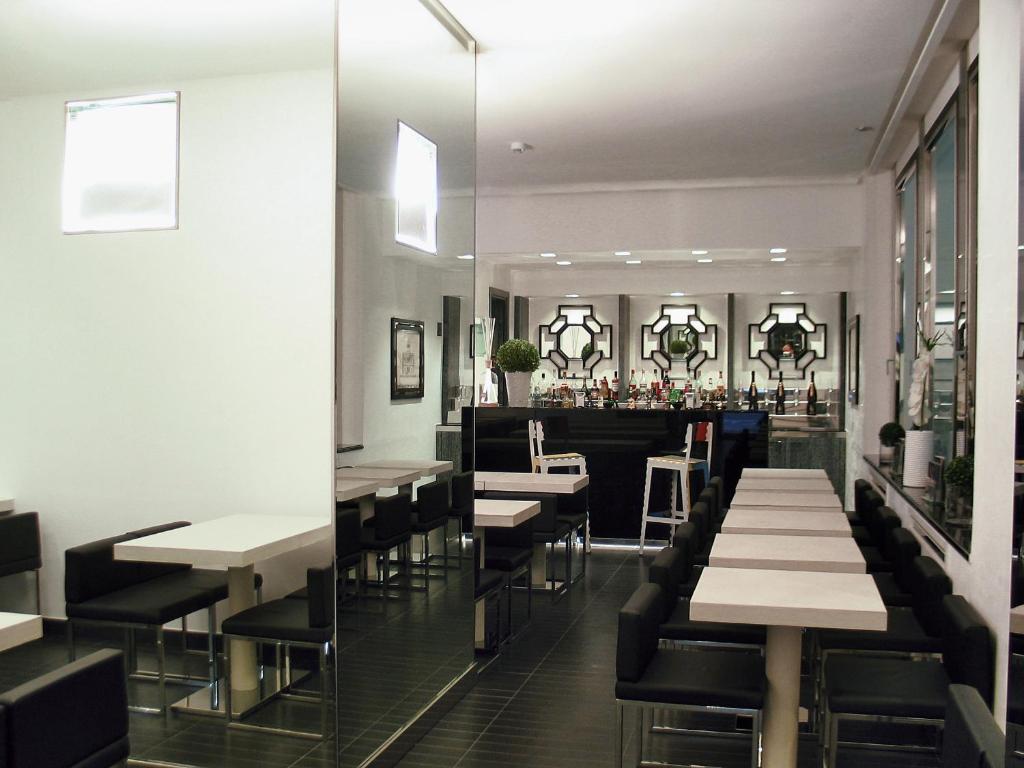 Restaurace v ubytování LHP Hotel Napoleon
