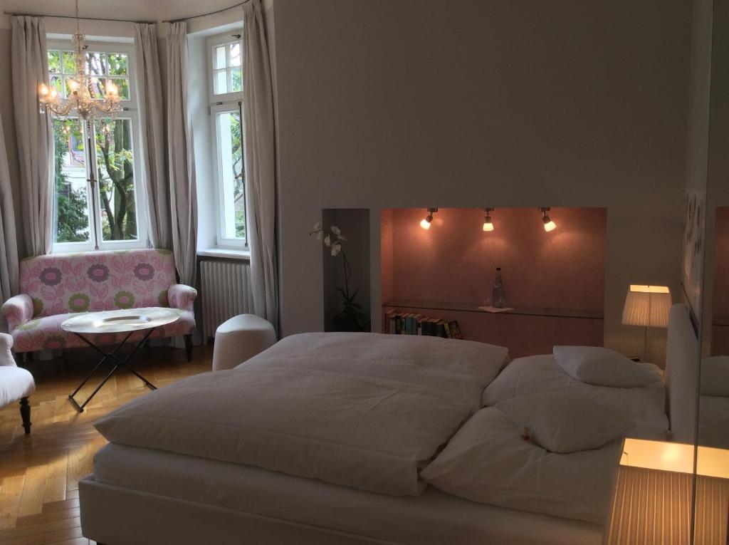 Postel nebo postele na pokoji v ubytování Hotel Heidelberg Astoria