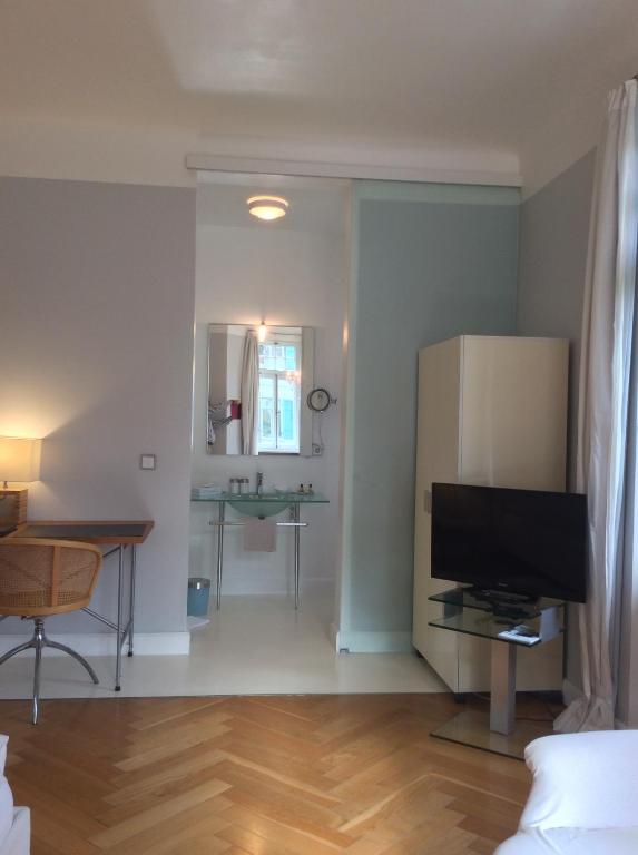 TV a/nebo společenská místnost v ubytování Hotel Heidelberg Astoria