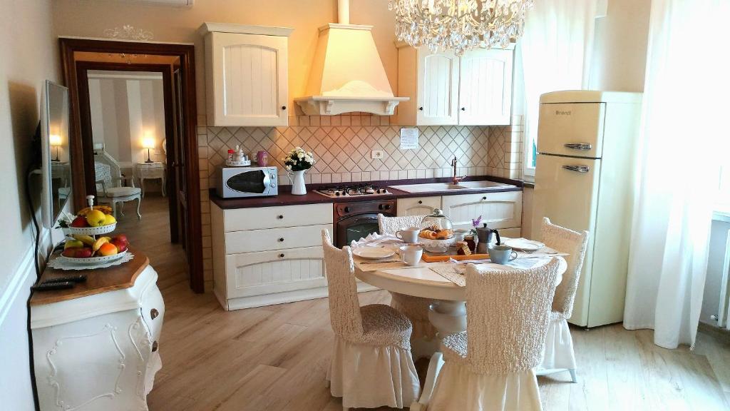 Kuchyň nebo kuchyňský kout v ubytování La Valinfiore Charming Home
