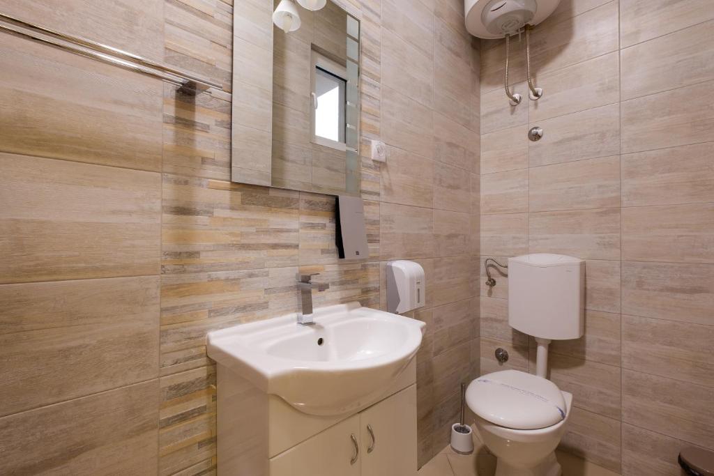 Airport Hotel Garni - Resim 33