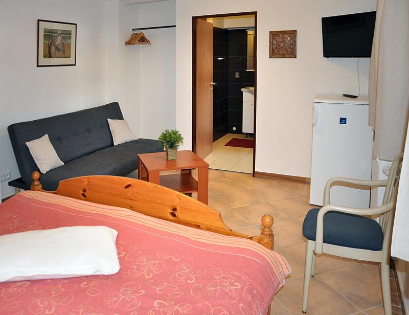 TV a/nebo společenská místnost v ubytování Apartmány Rosalka