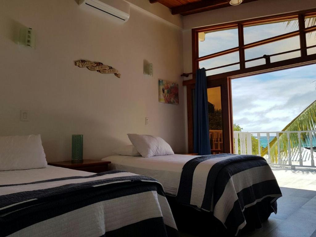 Postel nebo postele na pokoji v ubytování The Isabela Beach House