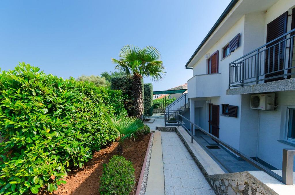 Zdjęcie z galerii obiektu Apartments Miha w Krku