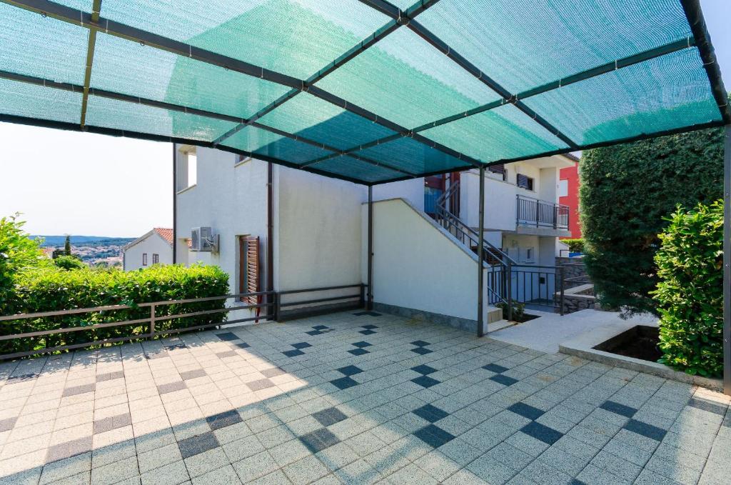 Zdjęcie z galerii obiektu Apartments Miha w Krku