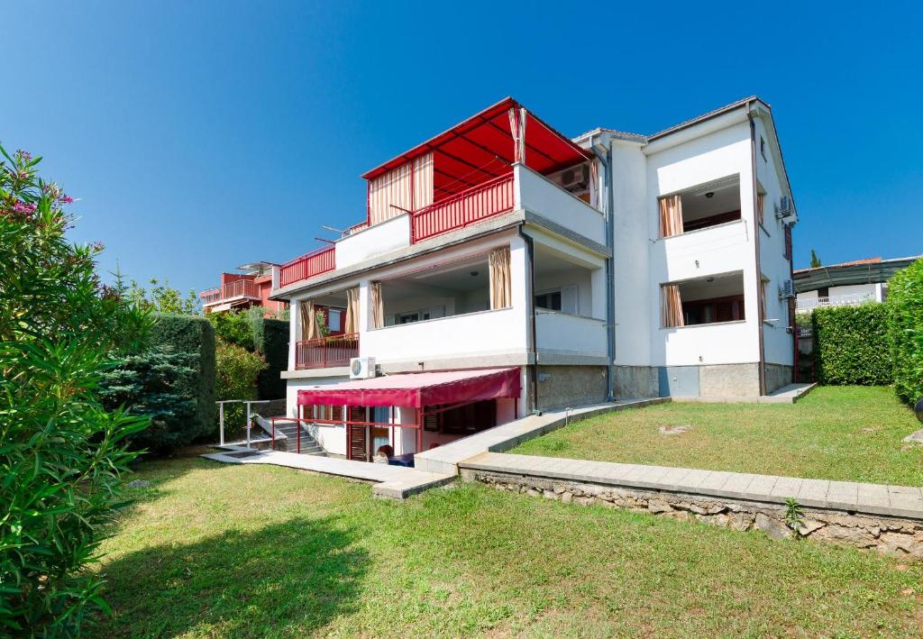 Zdjęcie z galerii obiektu Apartments Miha w Krku