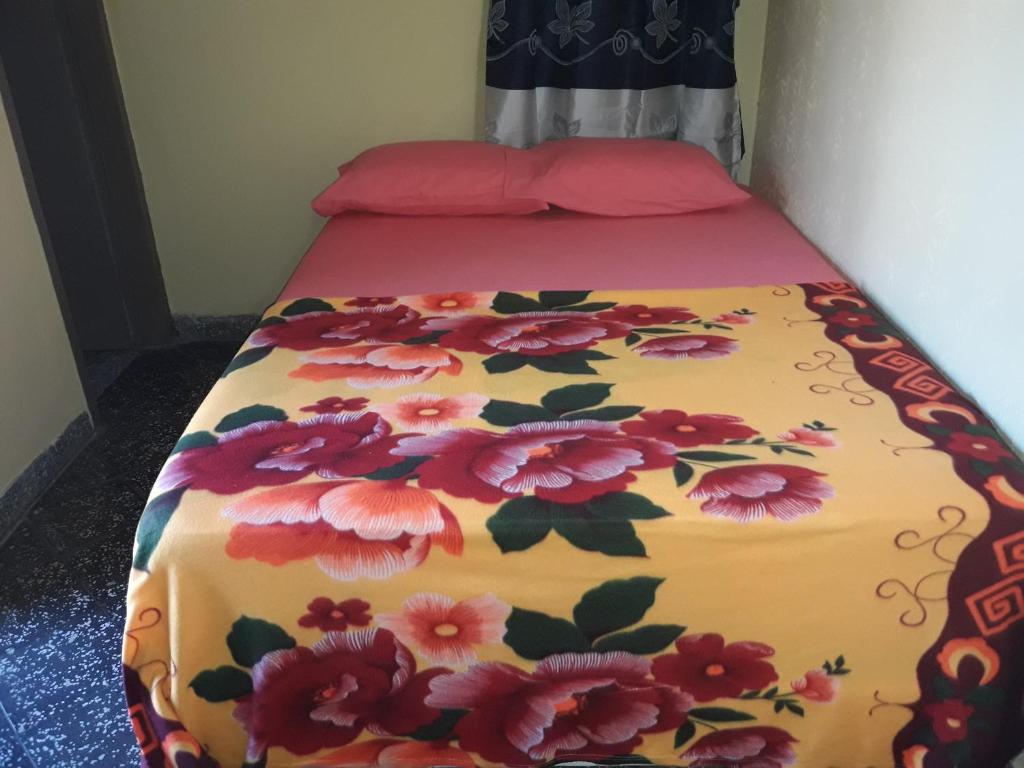 Postel nebo postele na pokoji v ubytování Nueva Alborada Lodging House
