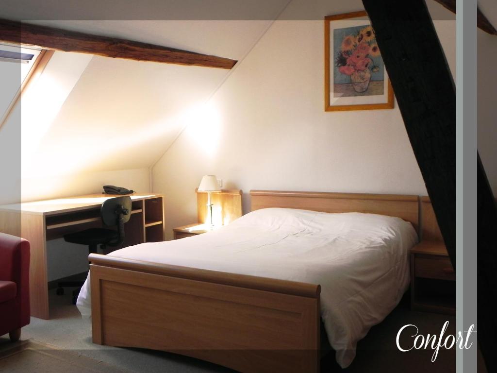 Postel nebo postele na pokoji v ubytování Logis Le Relais Champenois