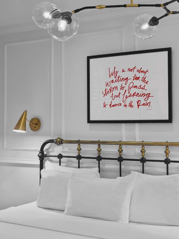 Postel nebo postele na pokoji v ubytování Life Hotel New York