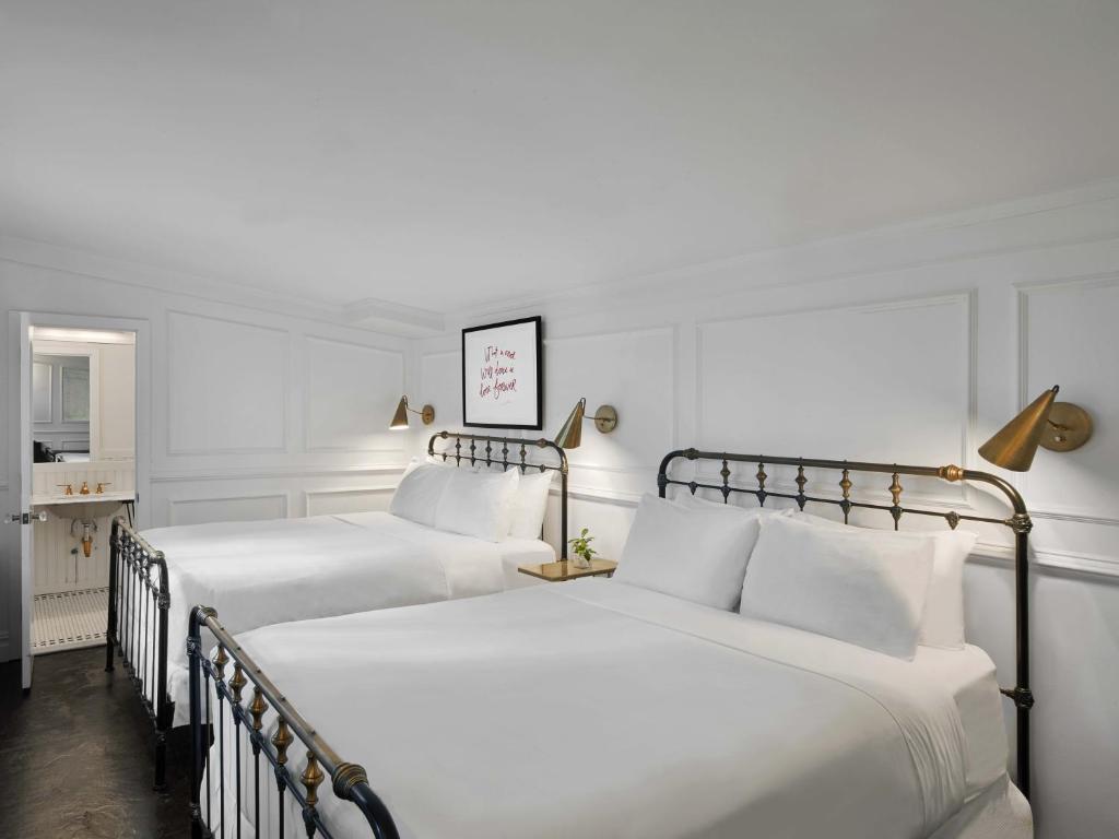 Postel nebo postele na pokoji v ubytování Life Hotel New York