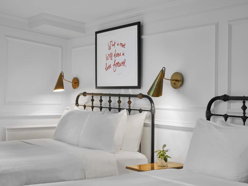 Postel nebo postele na pokoji v ubytování Life Hotel New York