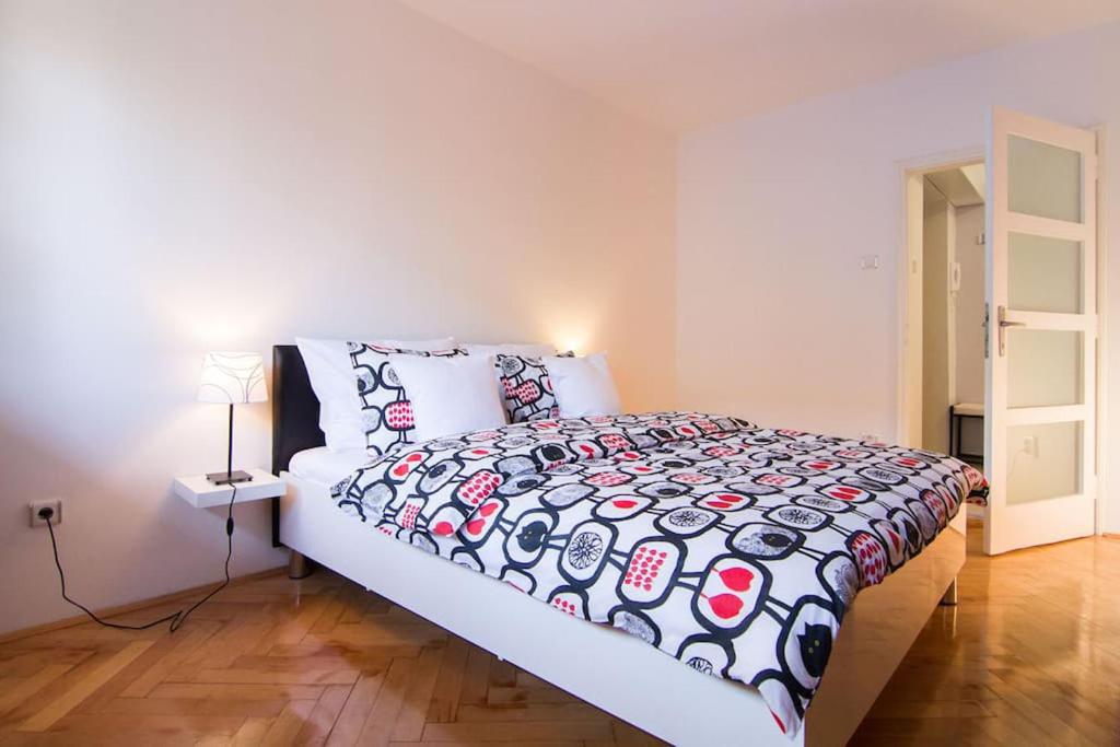 Posteľ alebo postele v izbe v ubytovaní Apartment Sarita