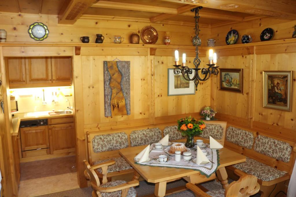 a dining room with a table and chairs at Fanny Appartment in Bad Gastein