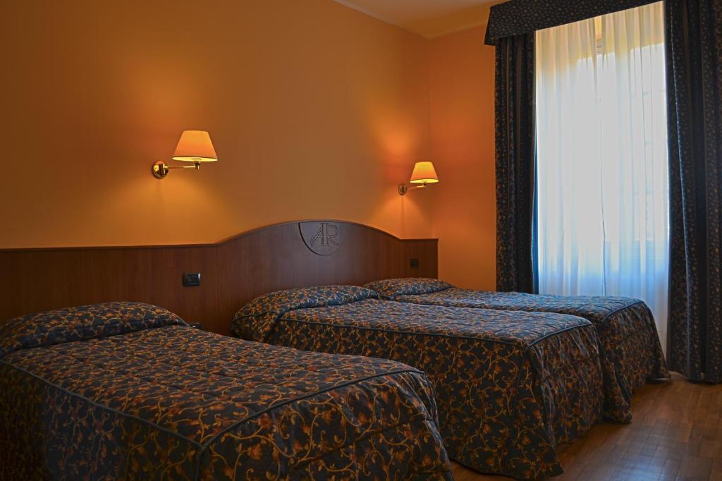 Postel nebo postele na pokoji v ubytování Albergo Italia