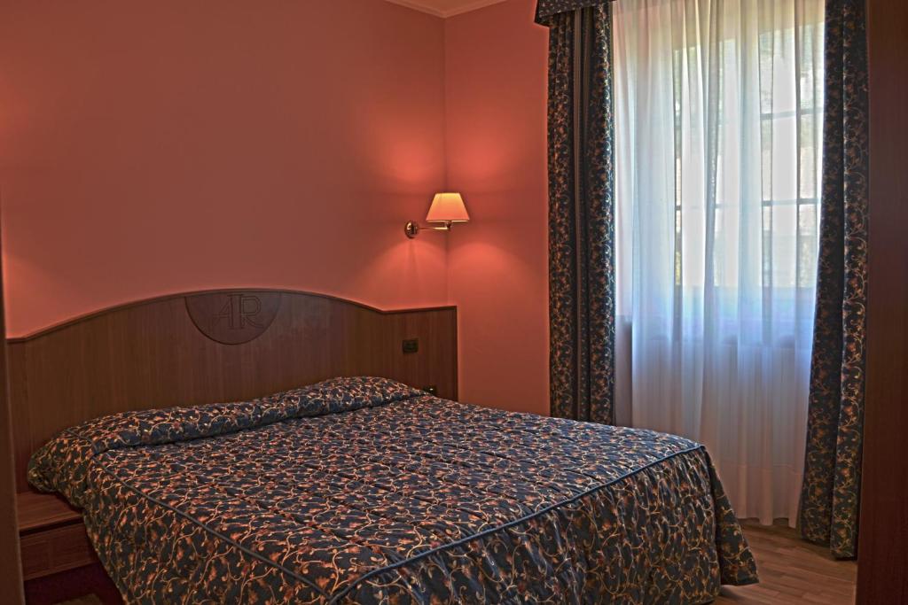 Postel nebo postele na pokoji v ubytování Albergo Italia