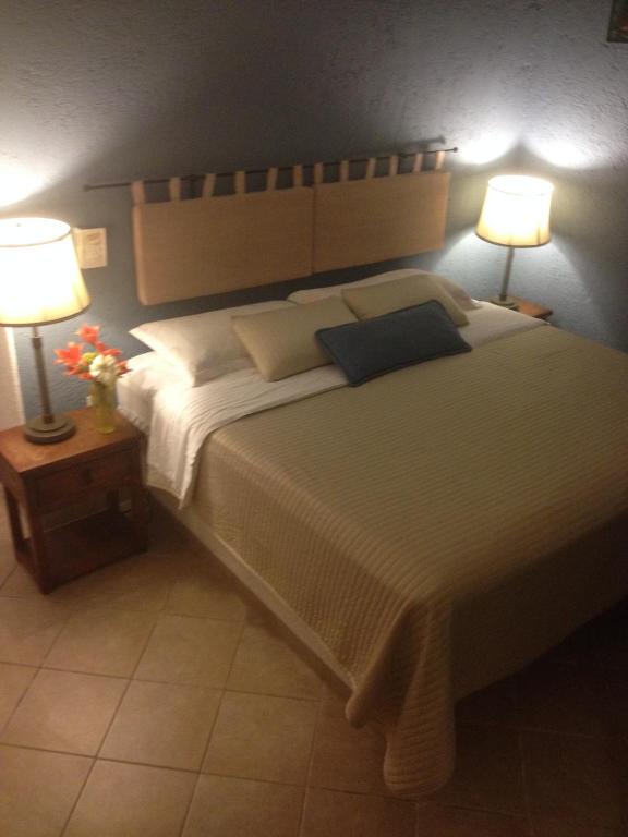 Postel nebo postele na pokoji v ubytování Villa Escondida Guest House Cozumel Downtown