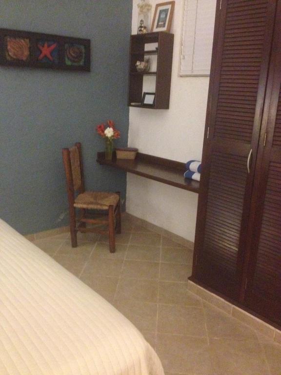 Postel nebo postele na pokoji v ubytování Villa Escondida Guest House Cozumel Downtown