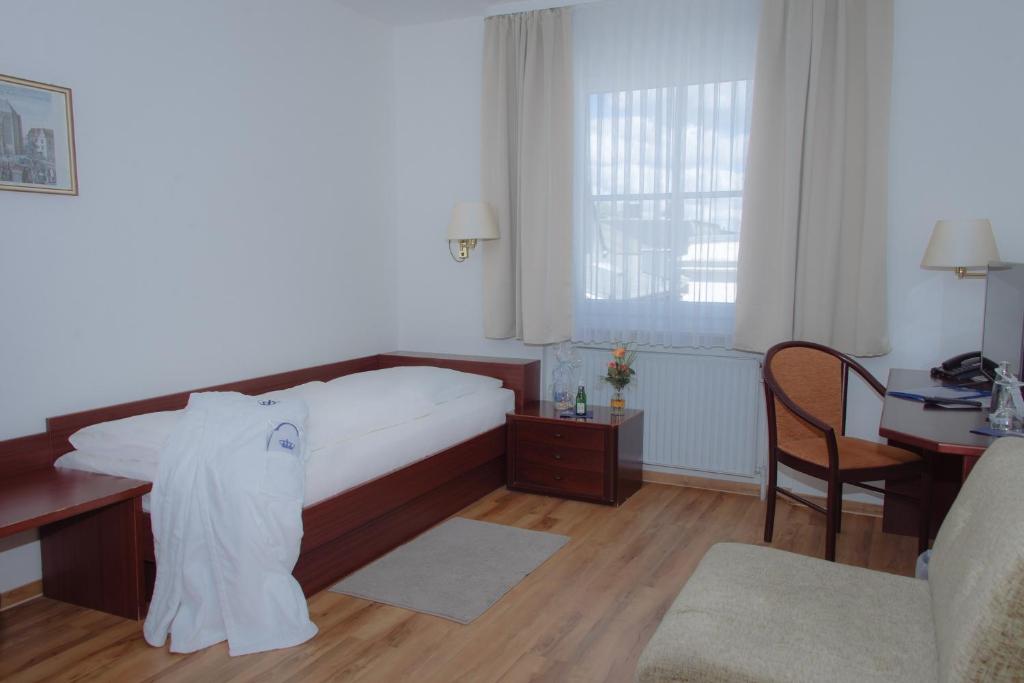Postel nebo postele na pokoji v ubytování Hotel Deutscher Kaiser