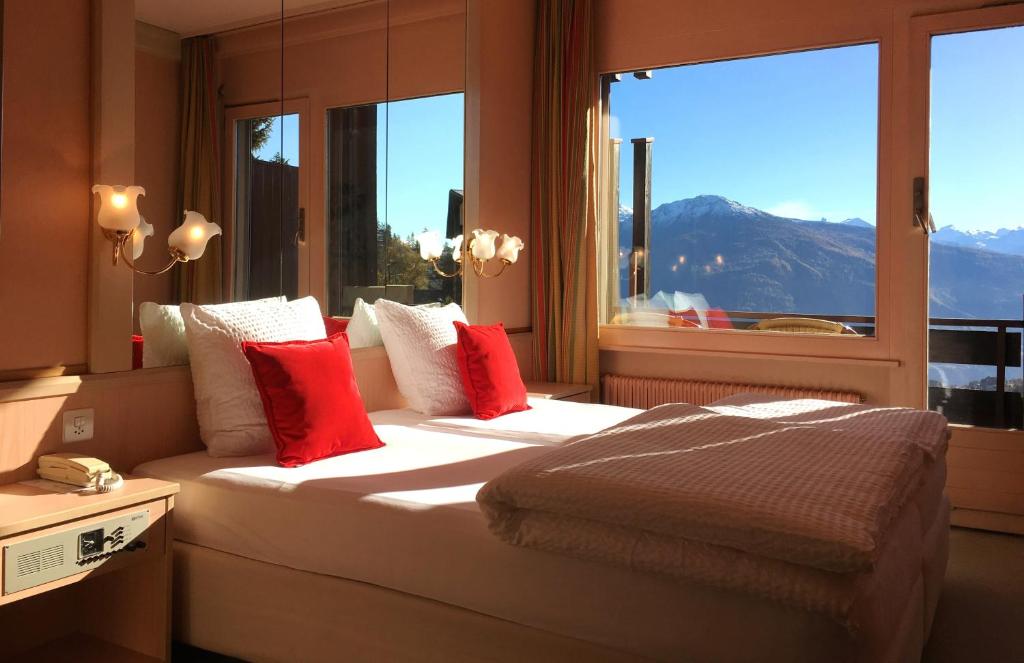 Nespecifikovaný výhled na hory nebo výhled na hory při pohledu z hotelu
