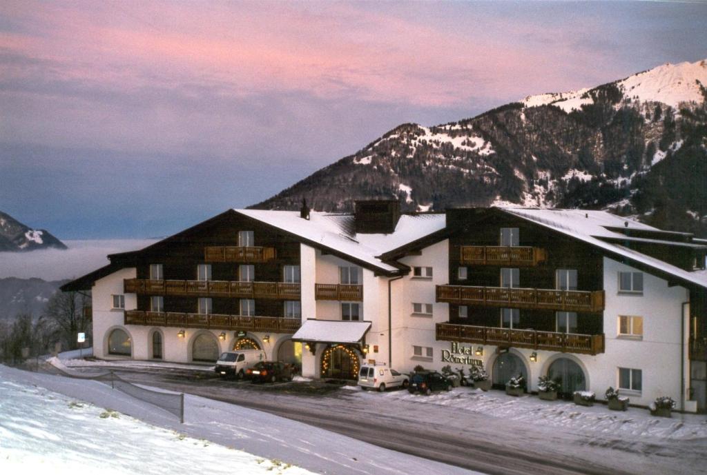 Nespecifikovaný výhled na hory nebo výhled na hory při pohledu z hotelu