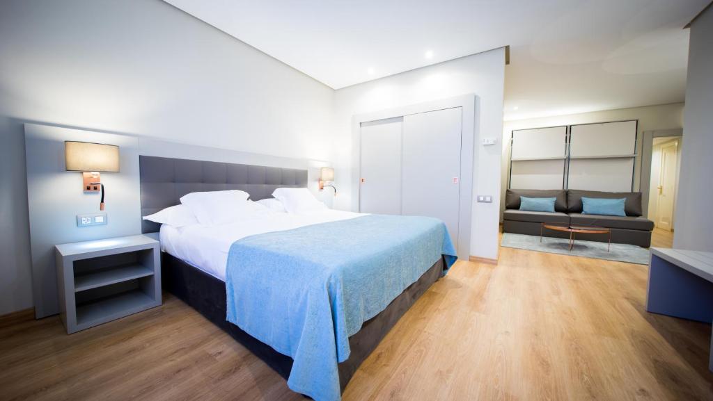 Postel nebo postele na pokoji v ubytování Mercure Carlton Rioja