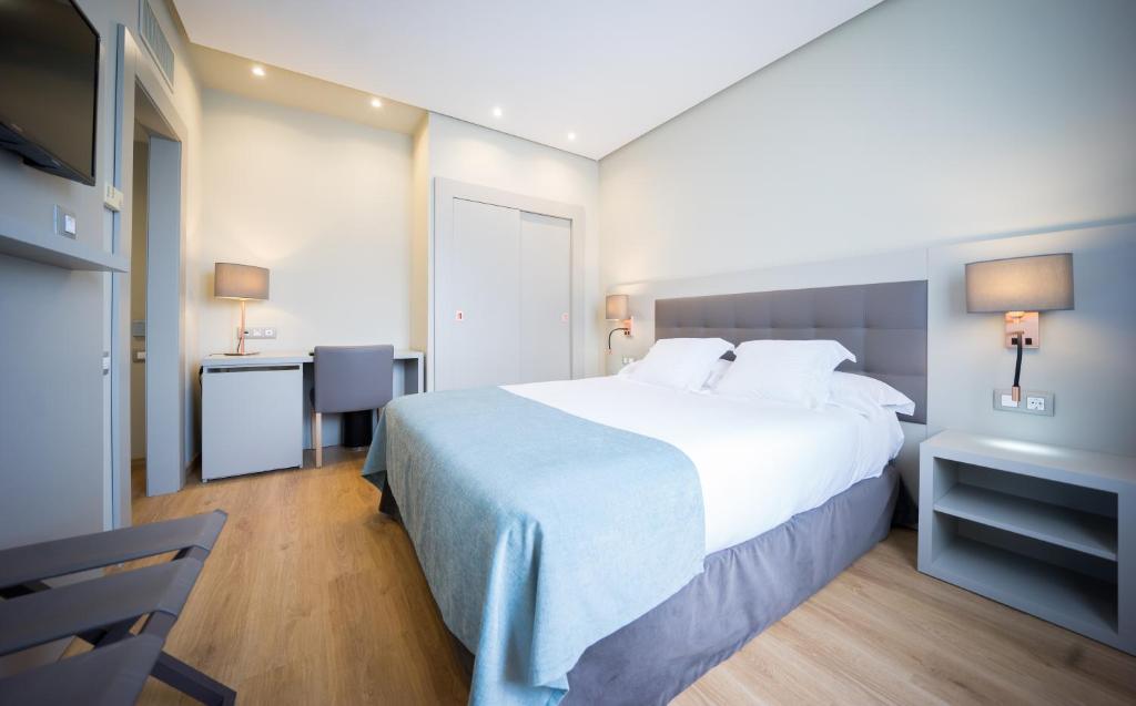 Postel nebo postele na pokoji v ubytování Mercure Carlton Rioja