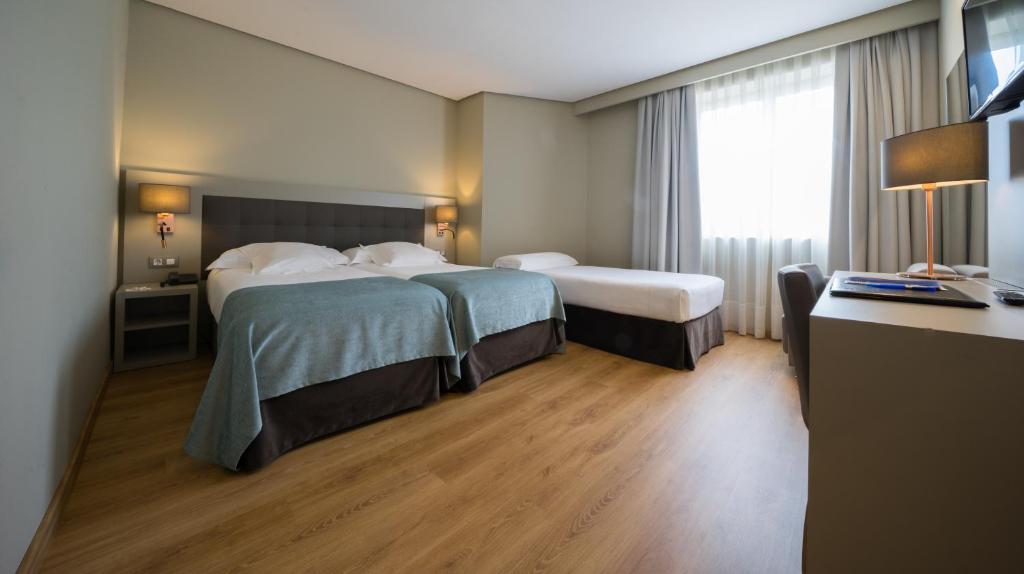 Postel nebo postele na pokoji v ubytování Mercure Carlton Rioja
