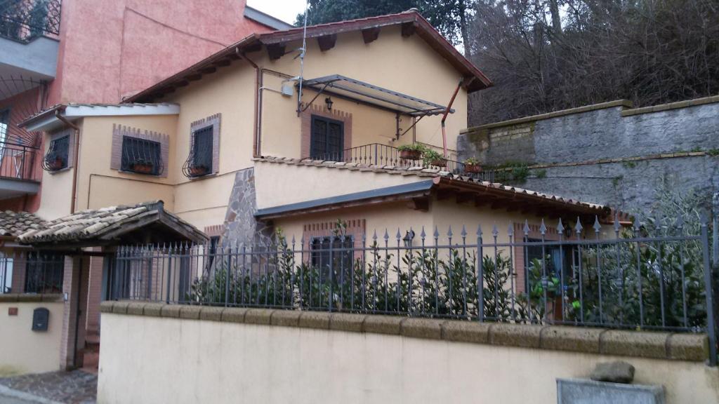 a house with a fence in front of it at Il Pettirosso in Cesano