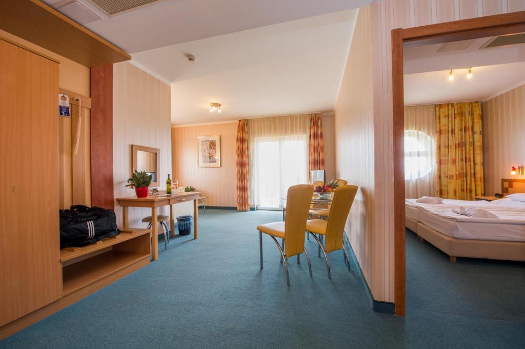 Łóżko lub łóżka w pokoju w obiekcie Hotel Vital