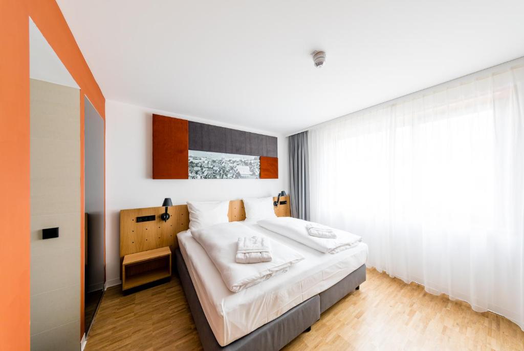 Postel nebo postele na pokoji v ubytování mk | hotel rüsselsheim