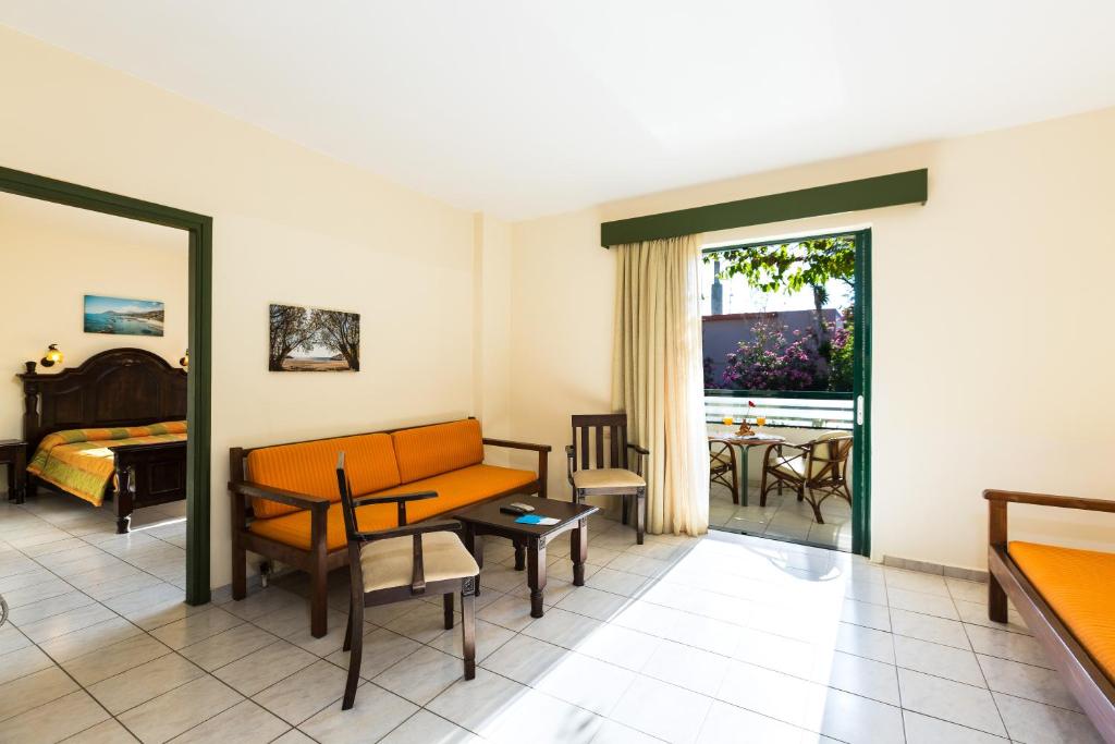 Posezení v ubytování Trefon Hotel Apartments and Family Suites